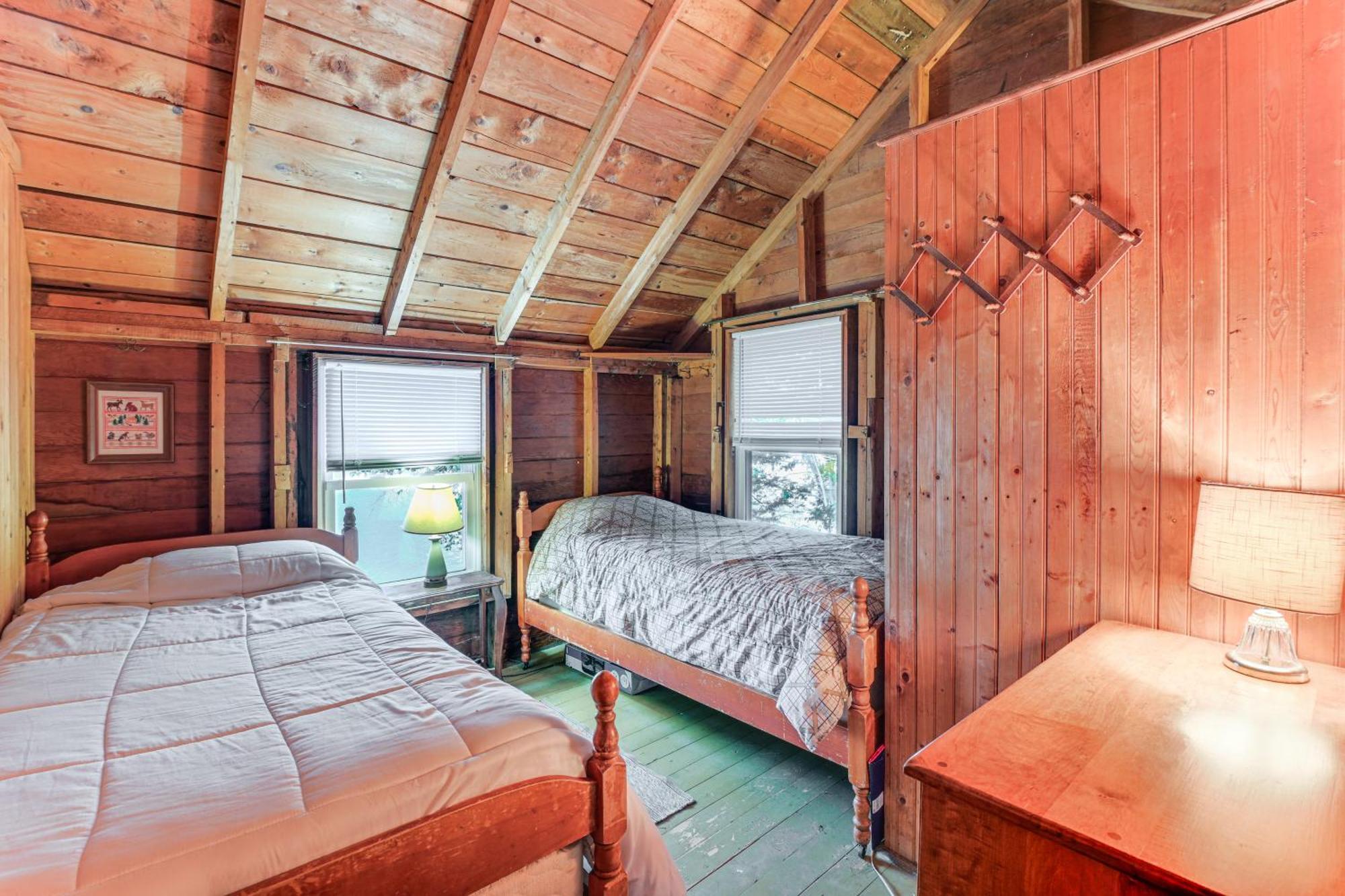 Dock, Beach, Views Rustic Green Lake Cottage Otis 外观 照片